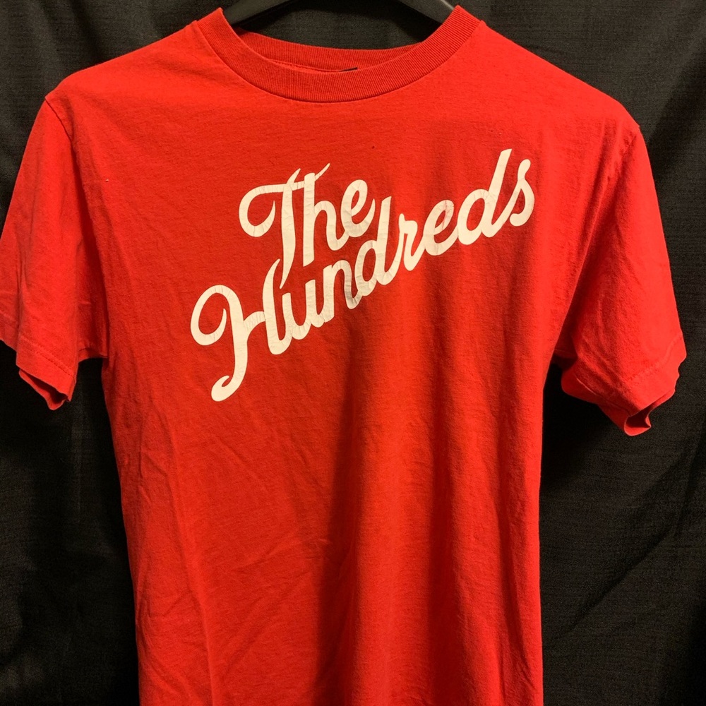 The hundreds red logo tee